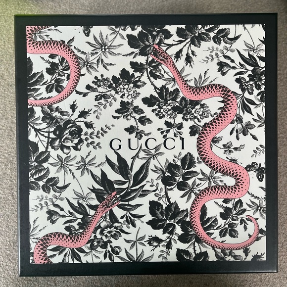 ♥️SOLD♥️NIB GUCCI bee crystal bow brooch - Picture 3 of 7